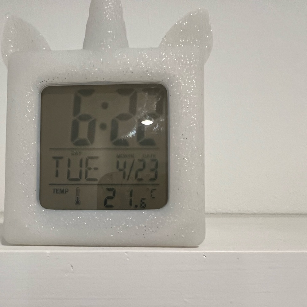 Very beautiful glow in dark unicorn clock changes to four different colors.